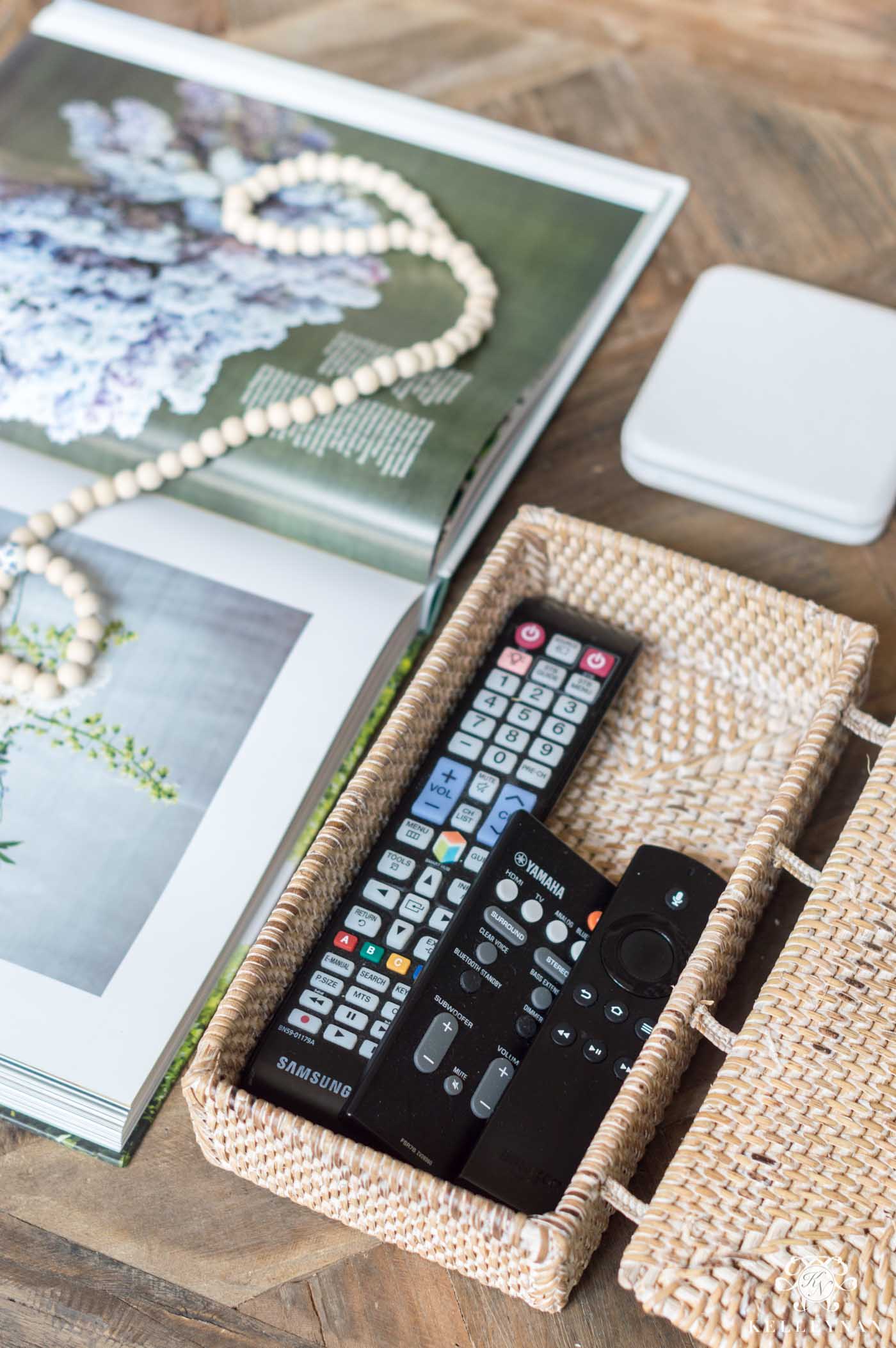 How to hide and store remote controls in the living room 