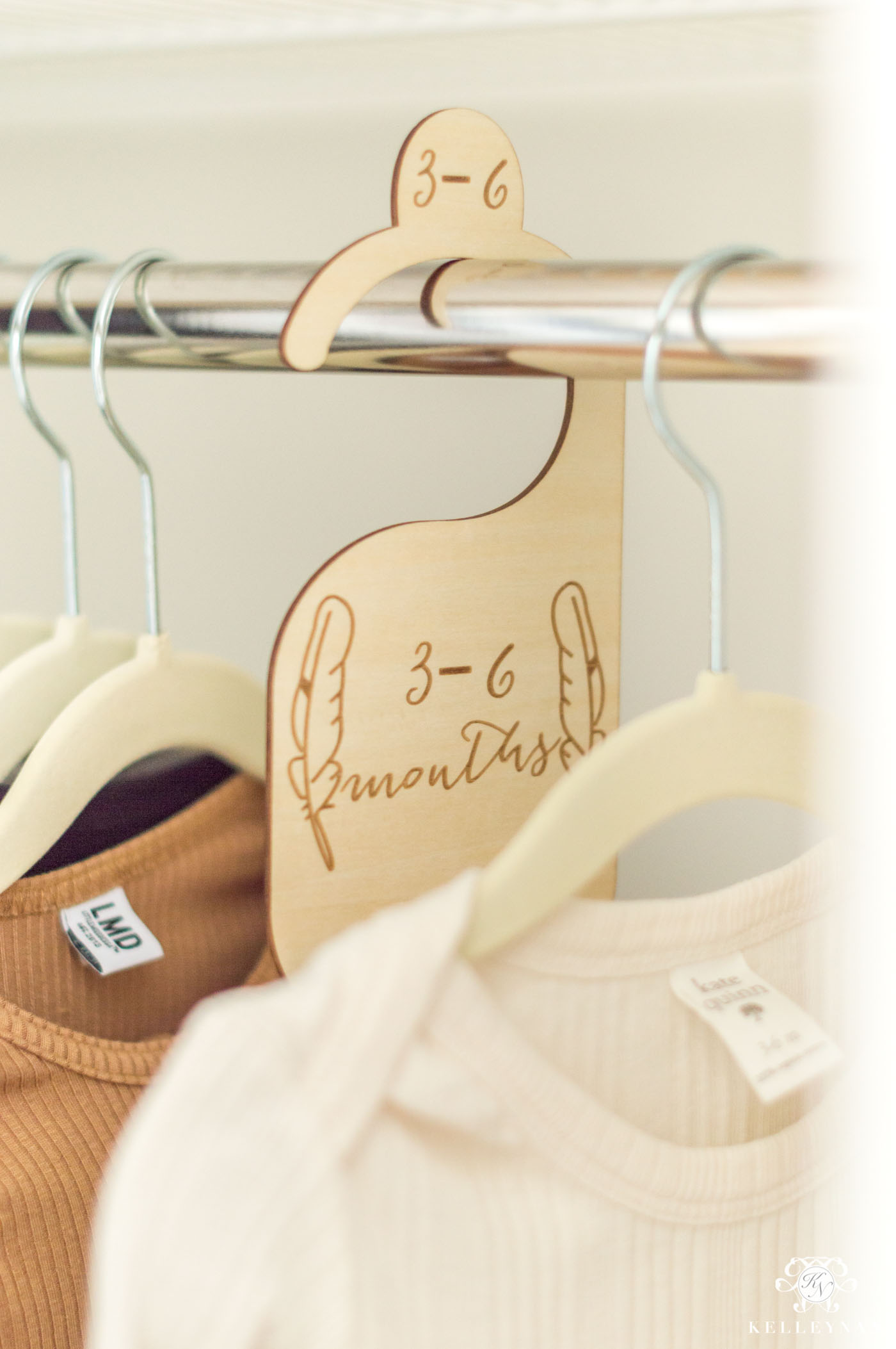 Clothing dividers to organize kid closets