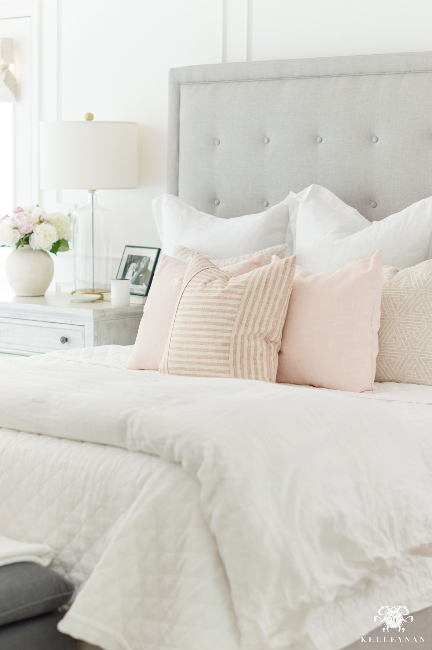 Blush bed outlet pillows