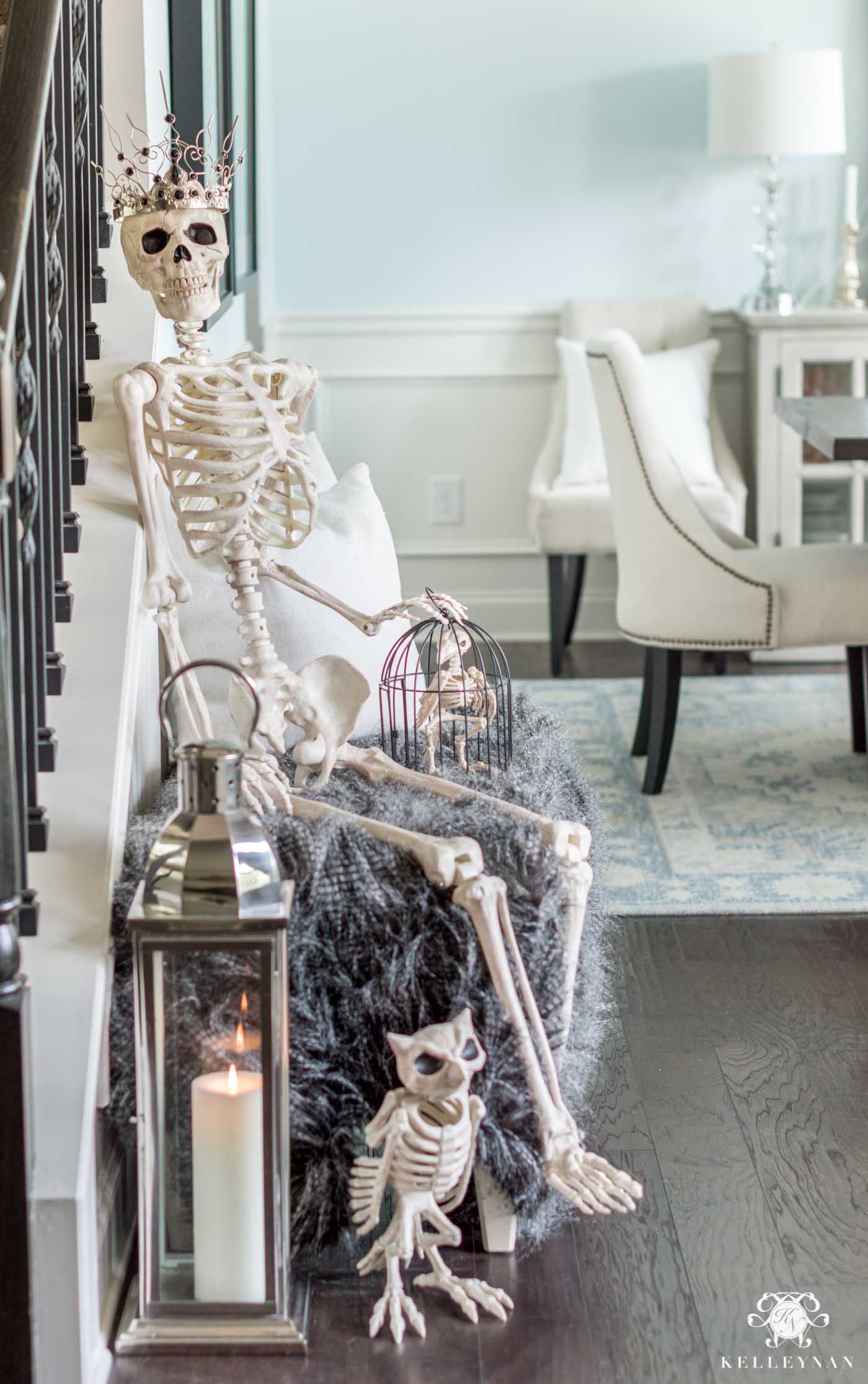 Creepy, Elegant Halloween Entry Decor