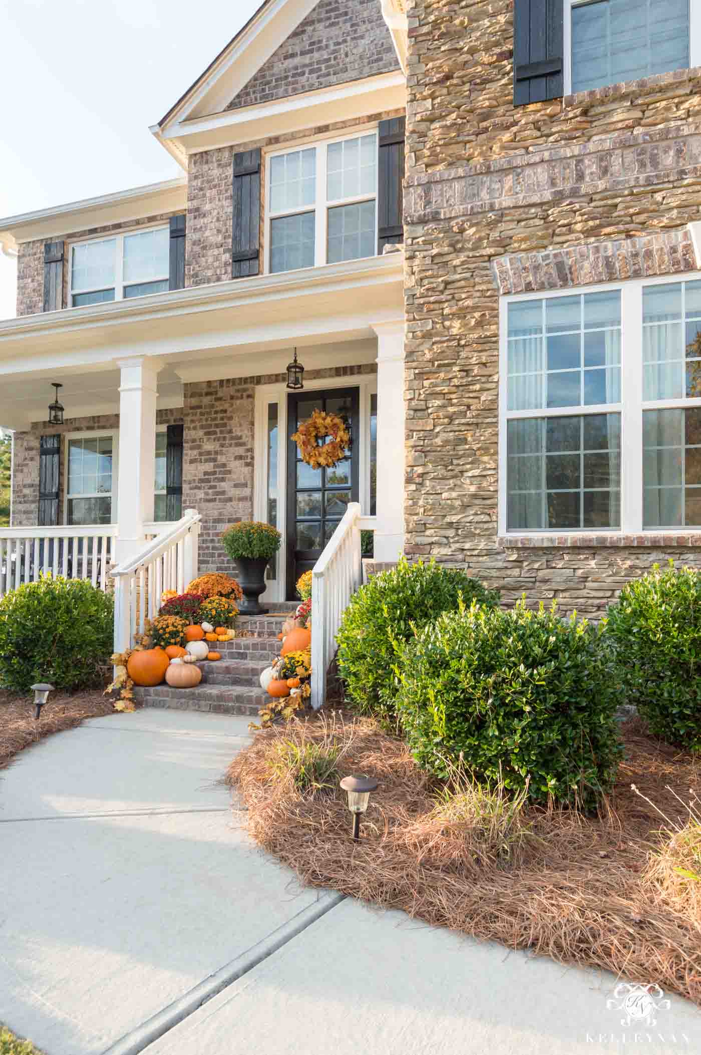 Traditional fall front porch decorating ideas