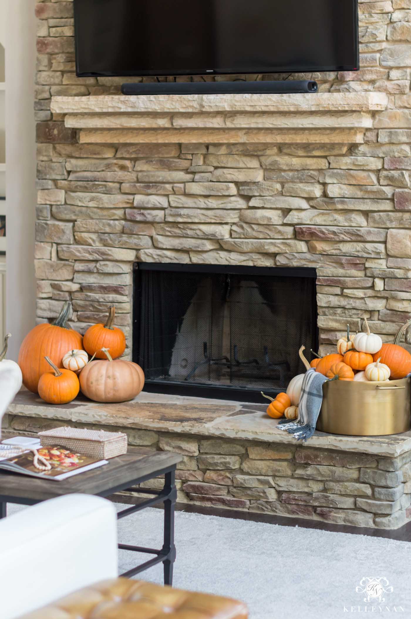 Fall fireplace decorating ideas with pumpkins