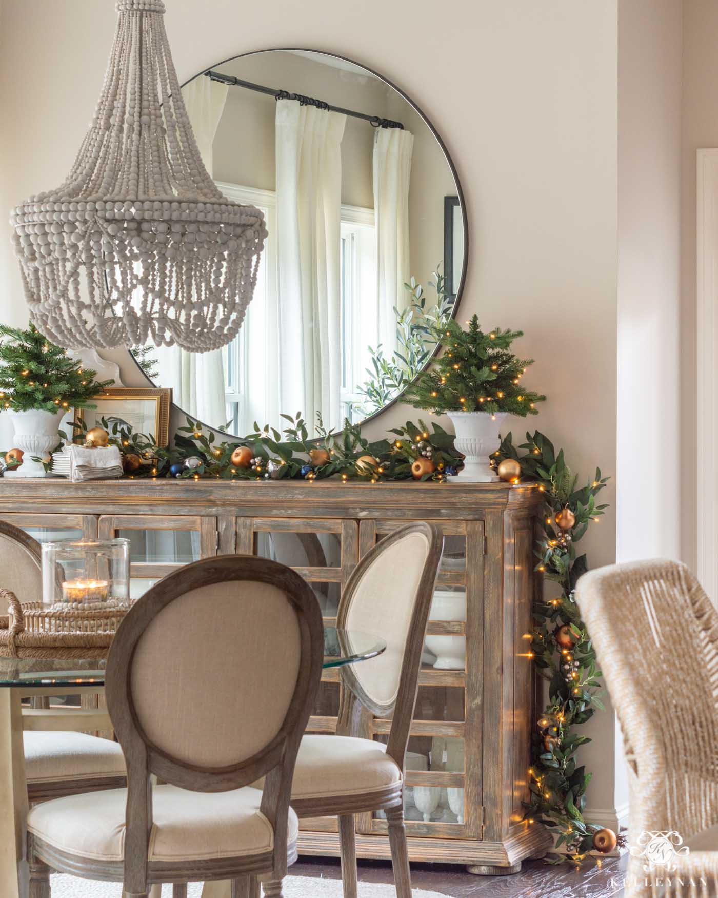 Easy Christmas Decor for the Breakfast Nook