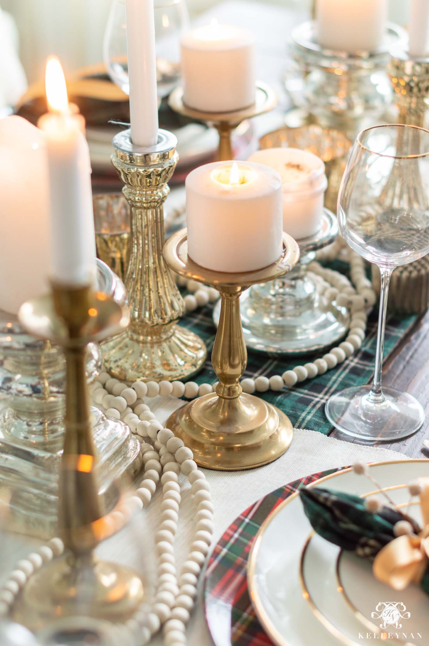 Elegant Christmas Table Decorations and Centerpiece