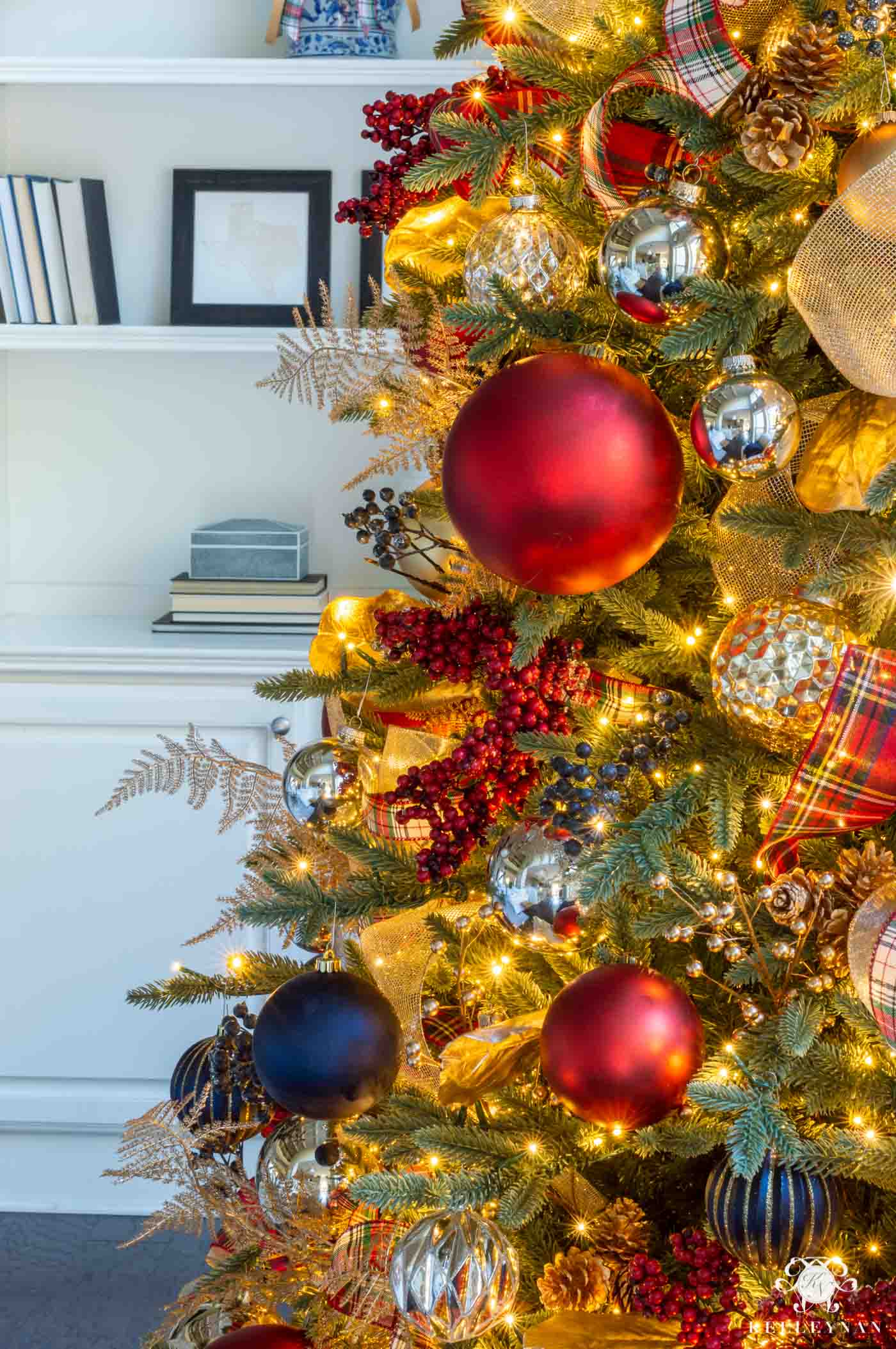 Plaid Christmas Tree Decorating Ideas