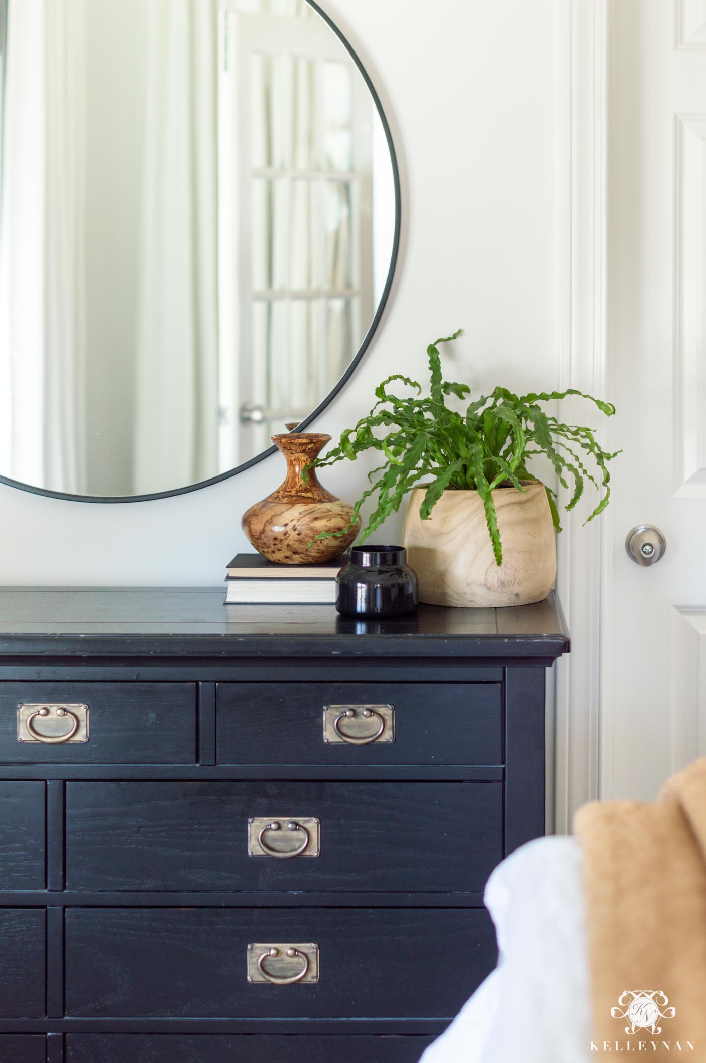 Simple Dresser Decor and Styling in the Bedroom