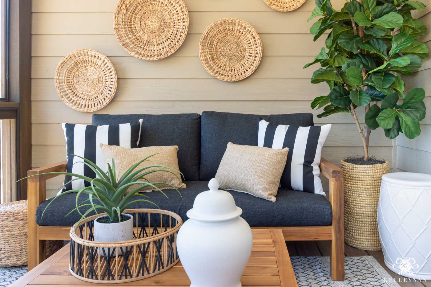 Inexpensive Outdoor Living Decor and Ideas