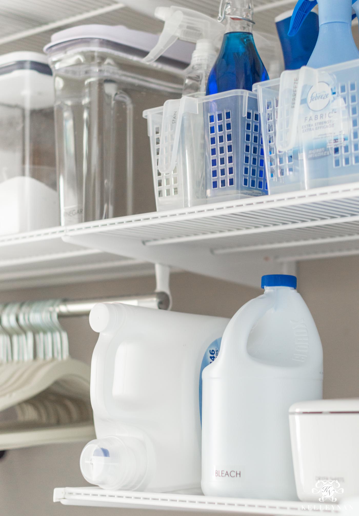 Organizing a small laundry room without cabinets