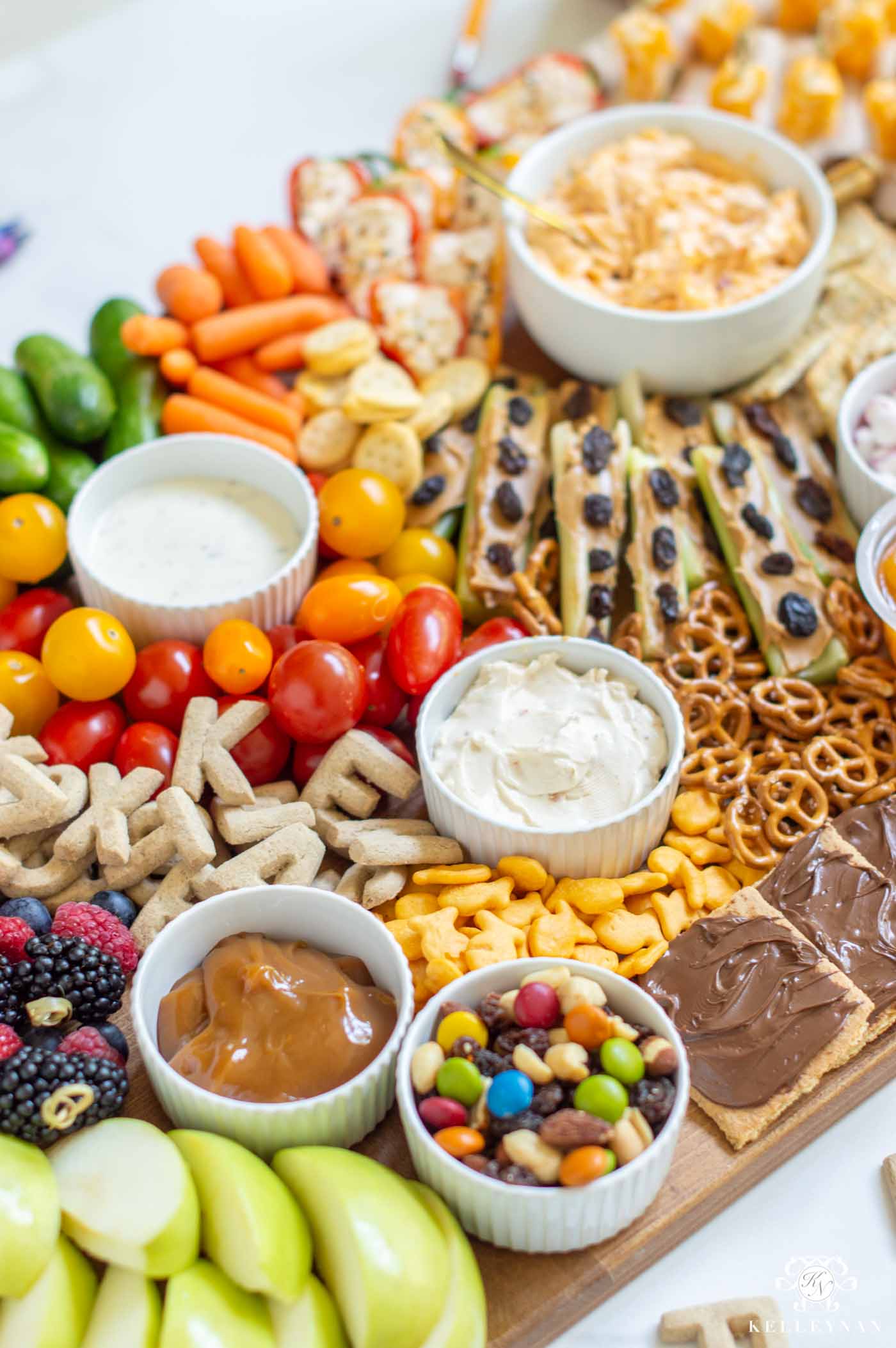 Kids Snack Board Lunch Idea -- Charcuterie Style!