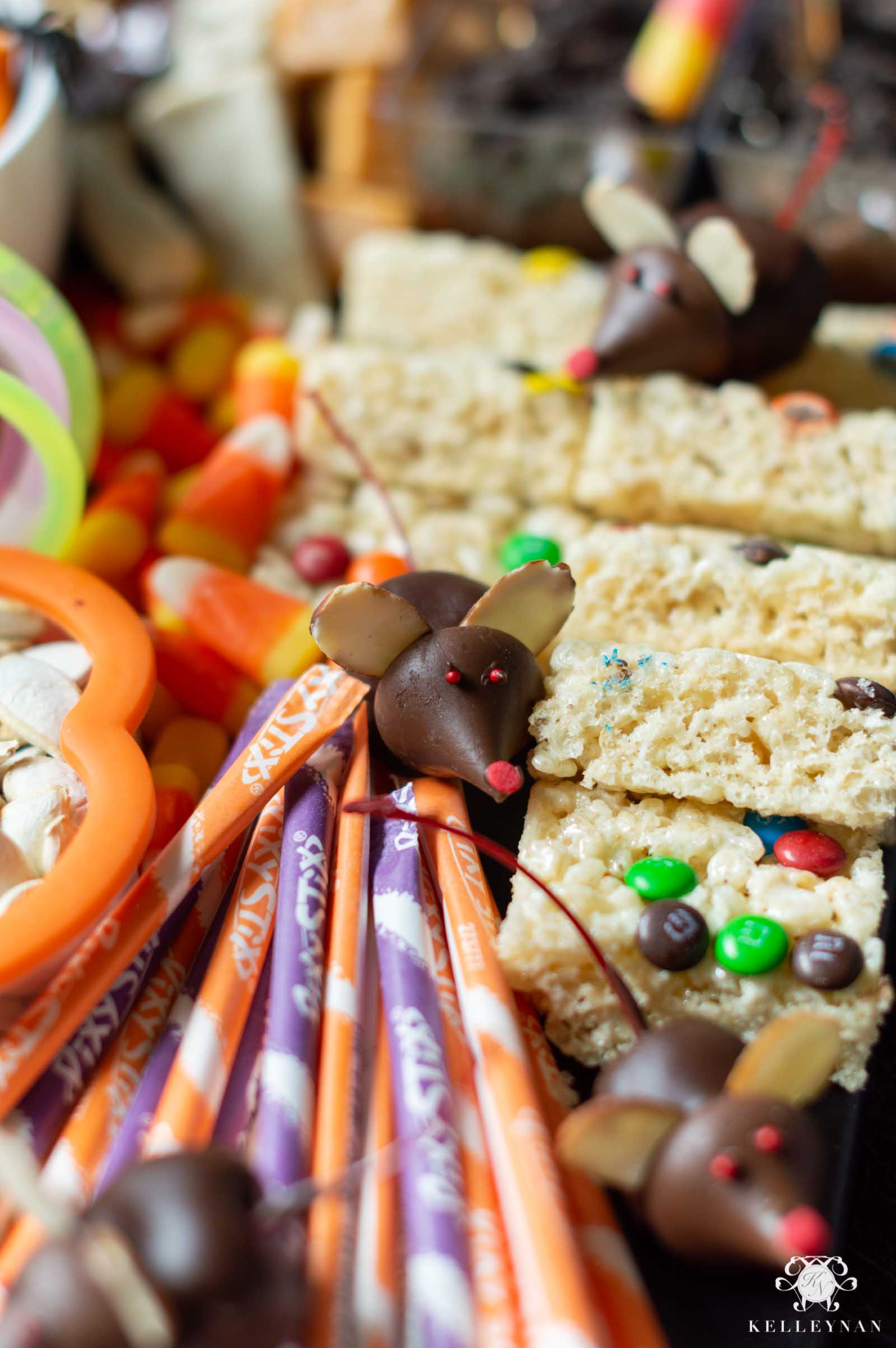 Cute and Spooky (EASY) Halloween Snacks and Treat Ideas