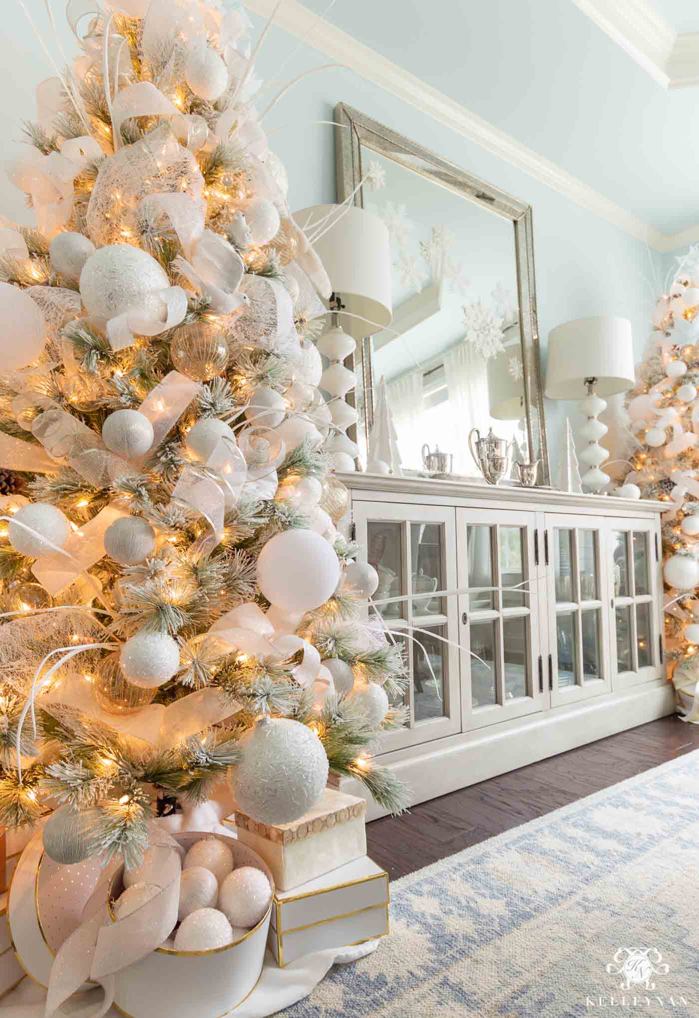 Elegant Feather Christmas Tree - White, Ice Blue, & Gold - Tree