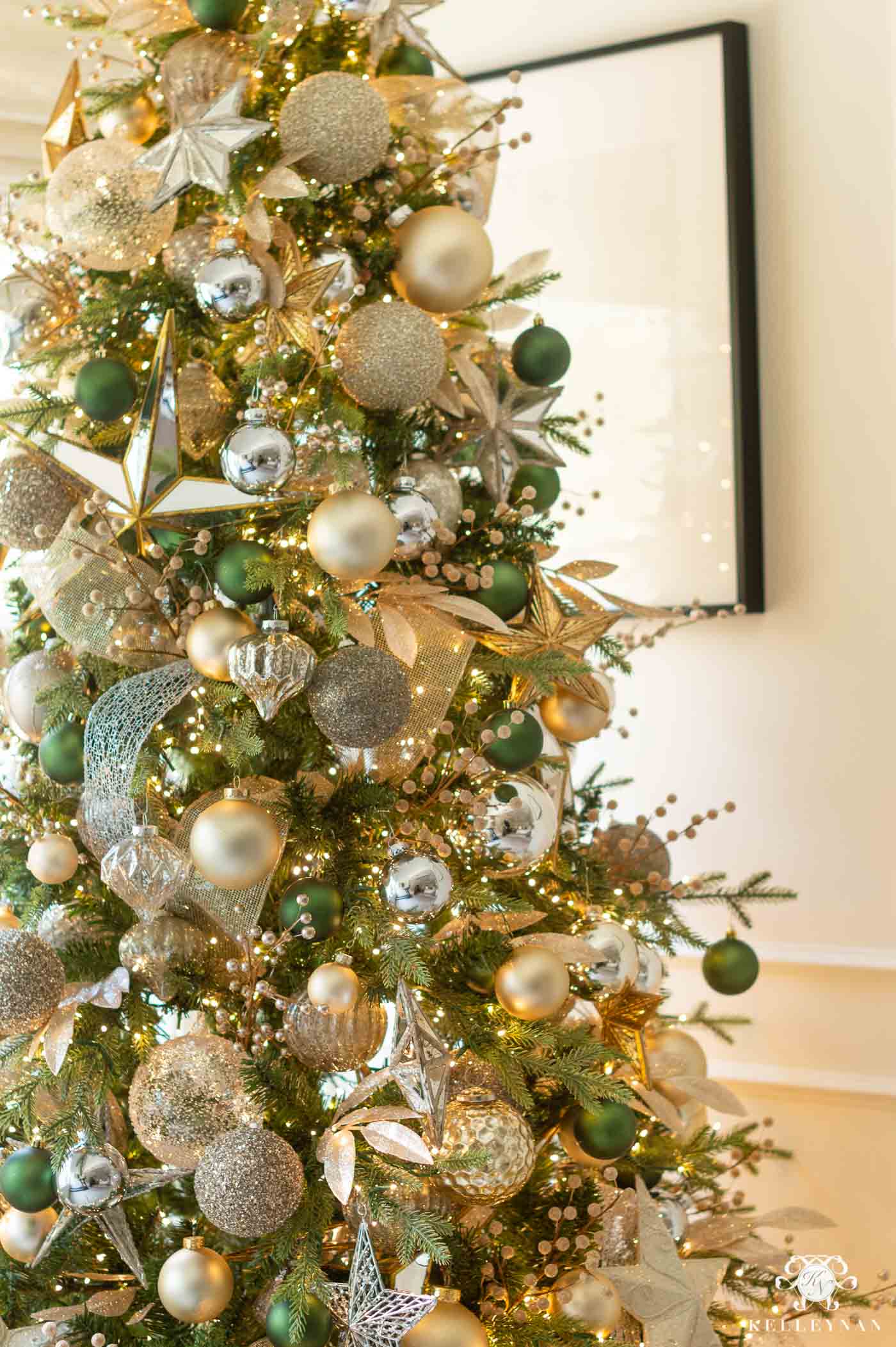 Green and Gold Christmas Tree Color scheme