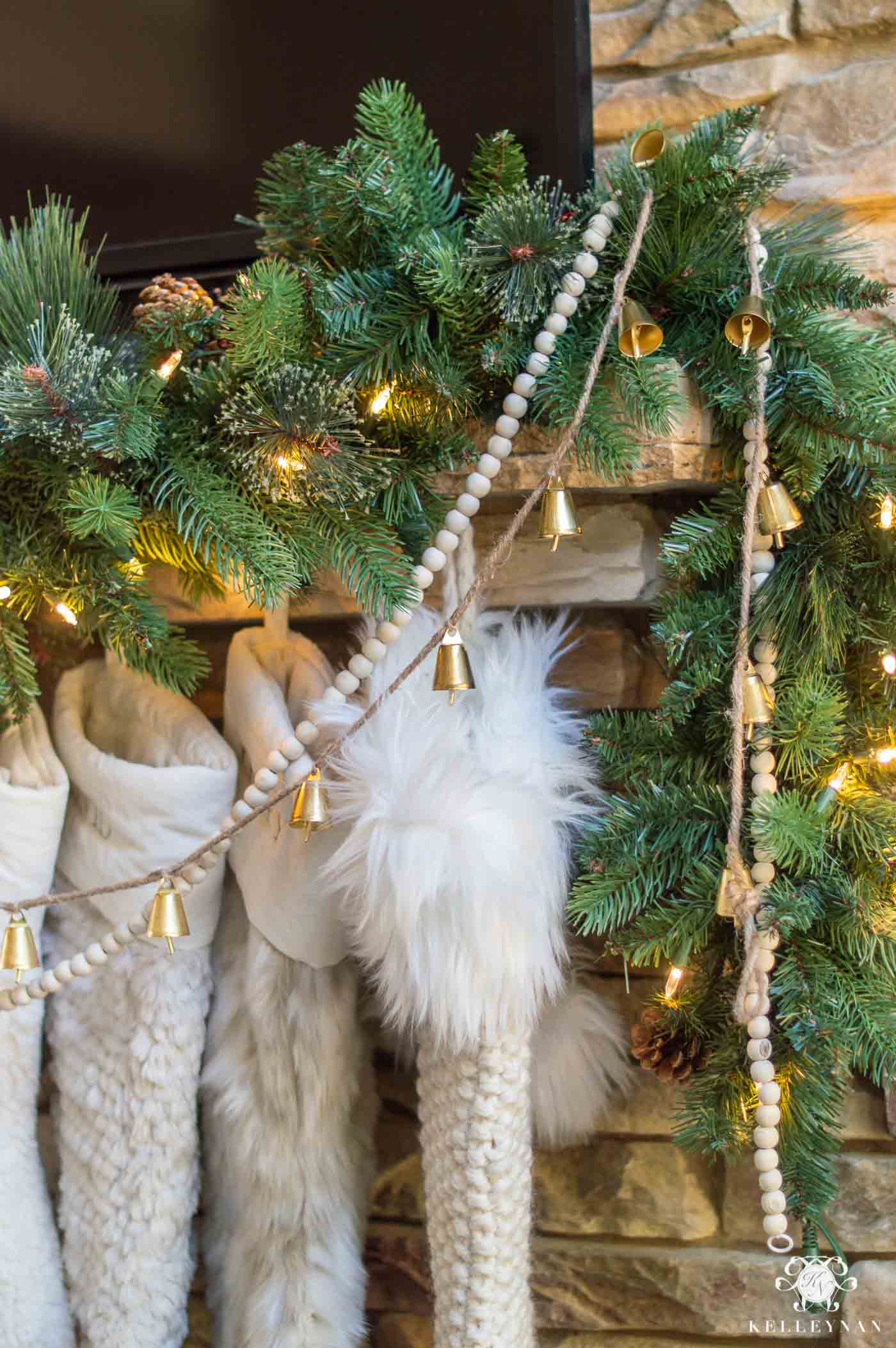 Christmas Fireplace with Garland -- A Full Titorial