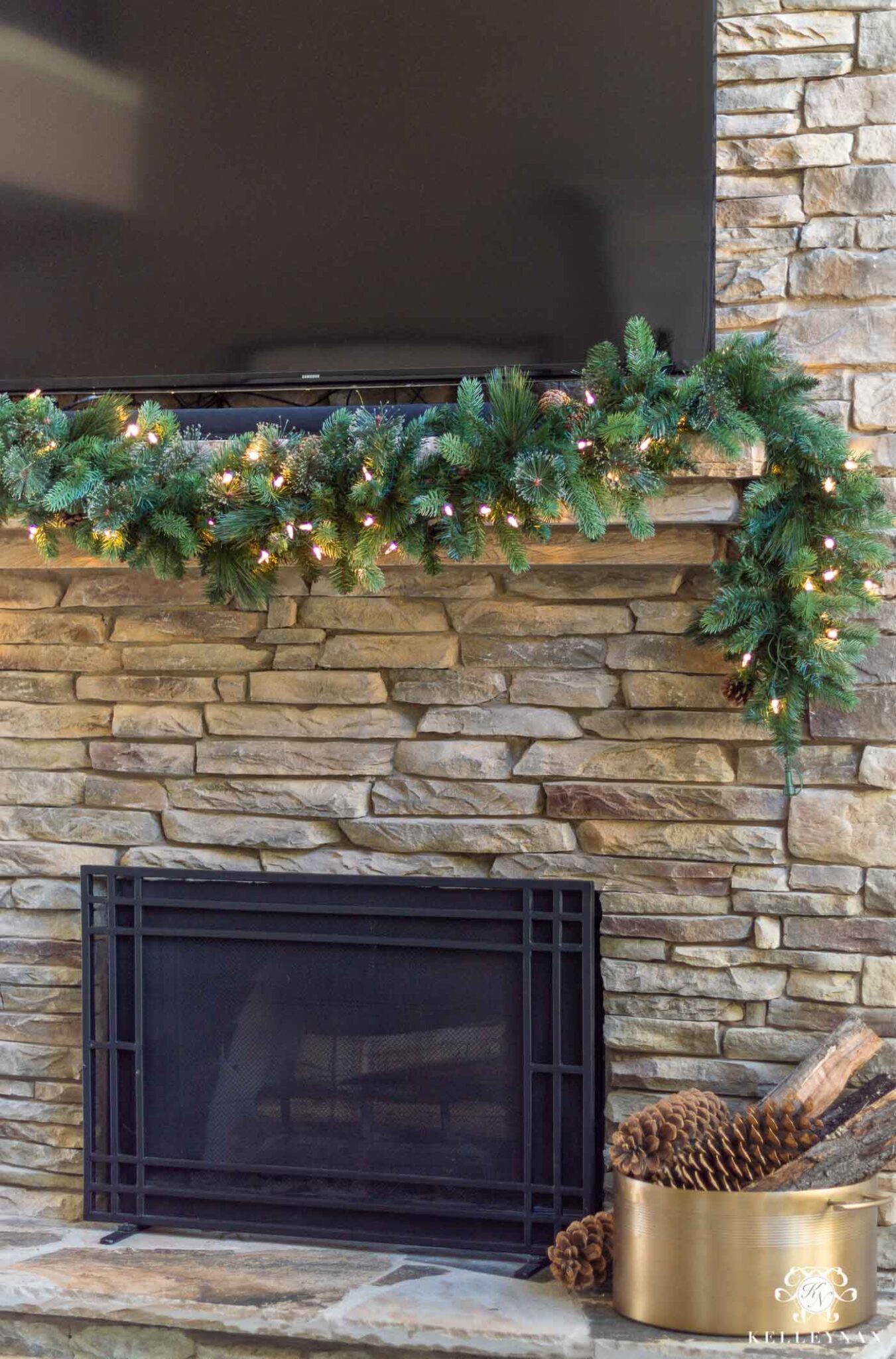 Christmas Mantel Garland: From Basic to Beautiful!- Kelley Nan