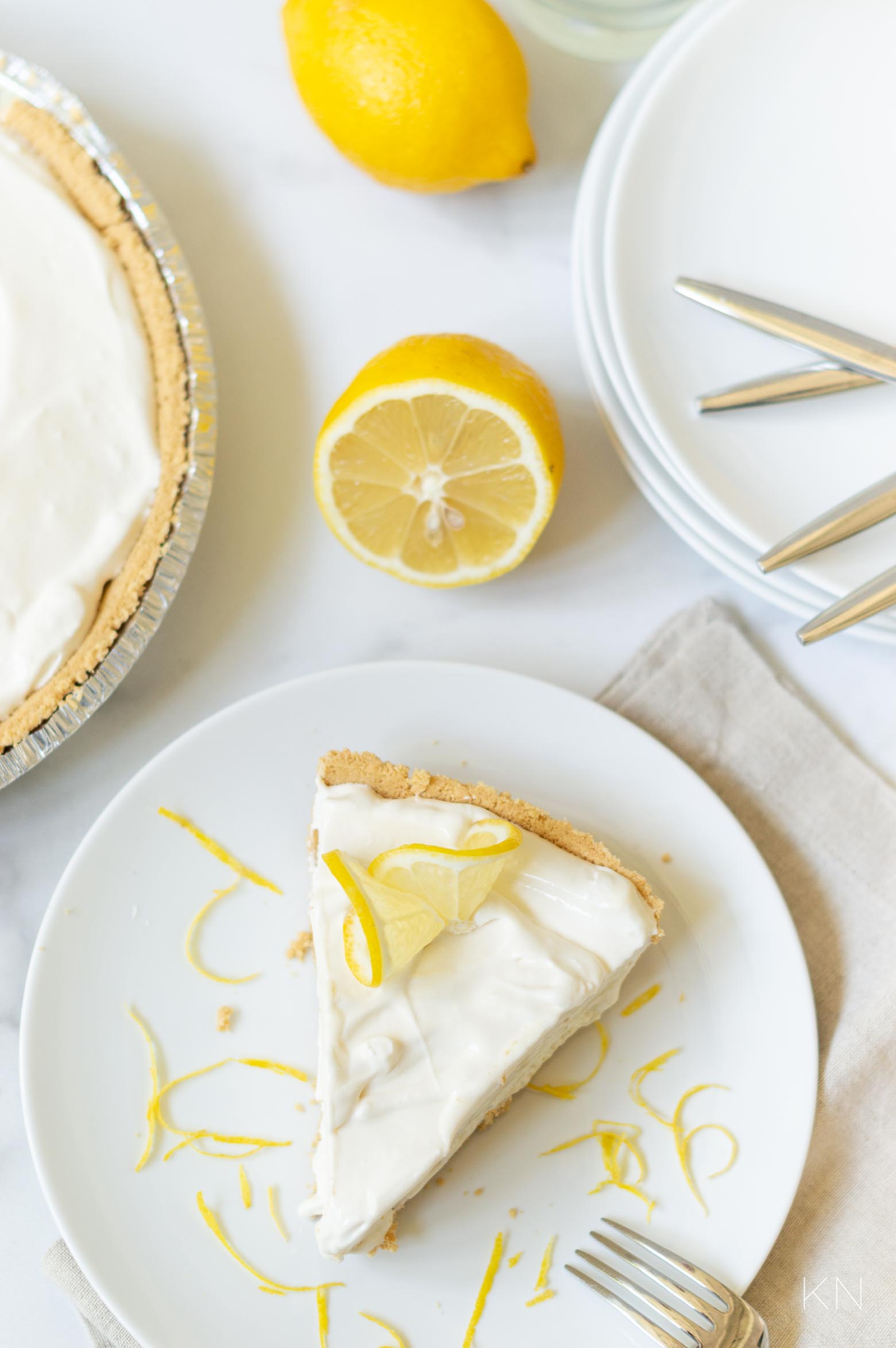 Simple Four Ingredient (No Bake!) Lemonade Icebox Pie) 