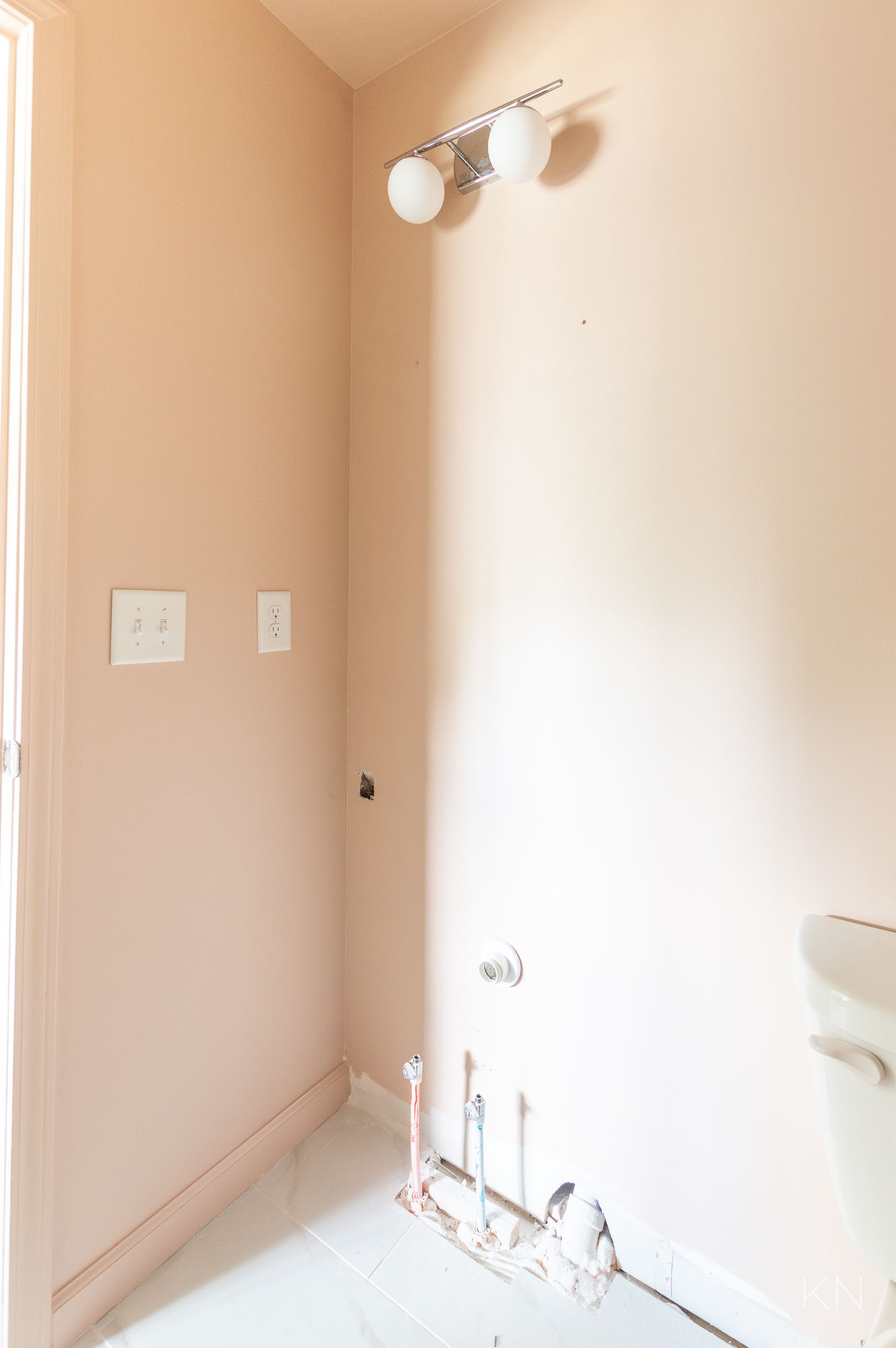 F&B Setting Plaster Pink Bathroom