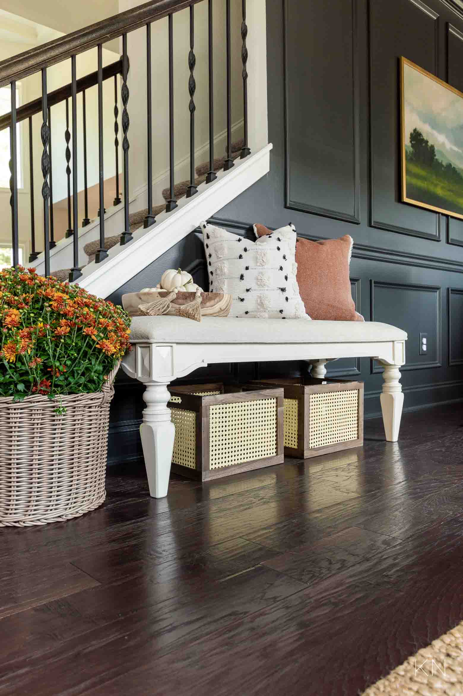 Dressing Up an Entry Bench with Fall Home Decor Ideas