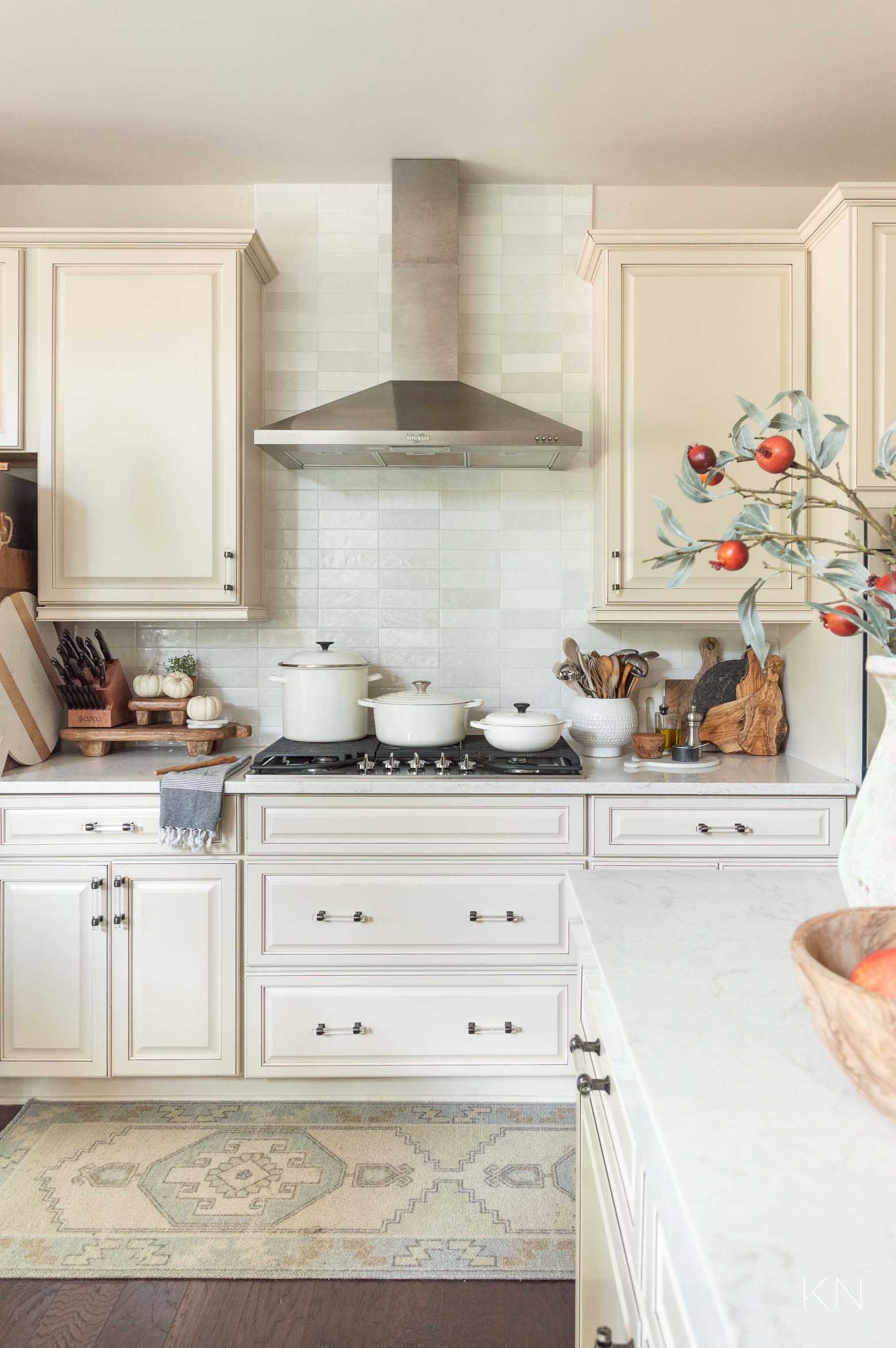 Simple Neutral Fall Kitchen Decor