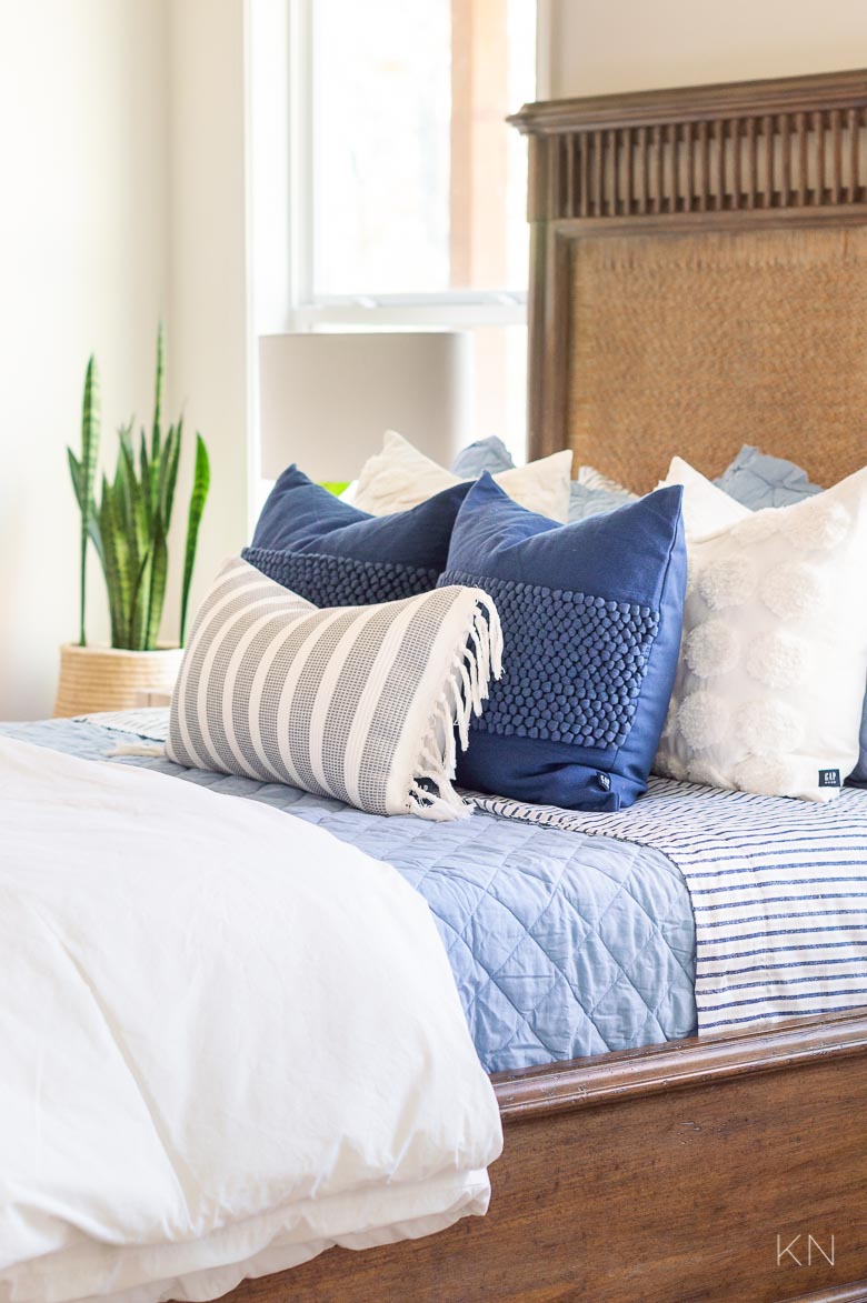 Blue and white throws best sale for beds