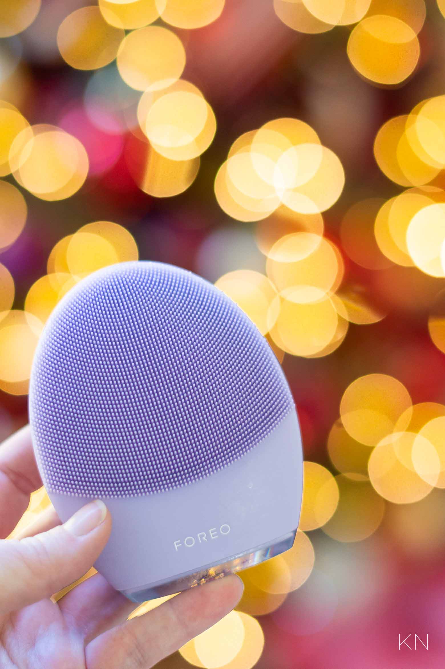 https://kelleynan.com/wp-content/uploads/2021/11/foreo-christmas-gift.jpg