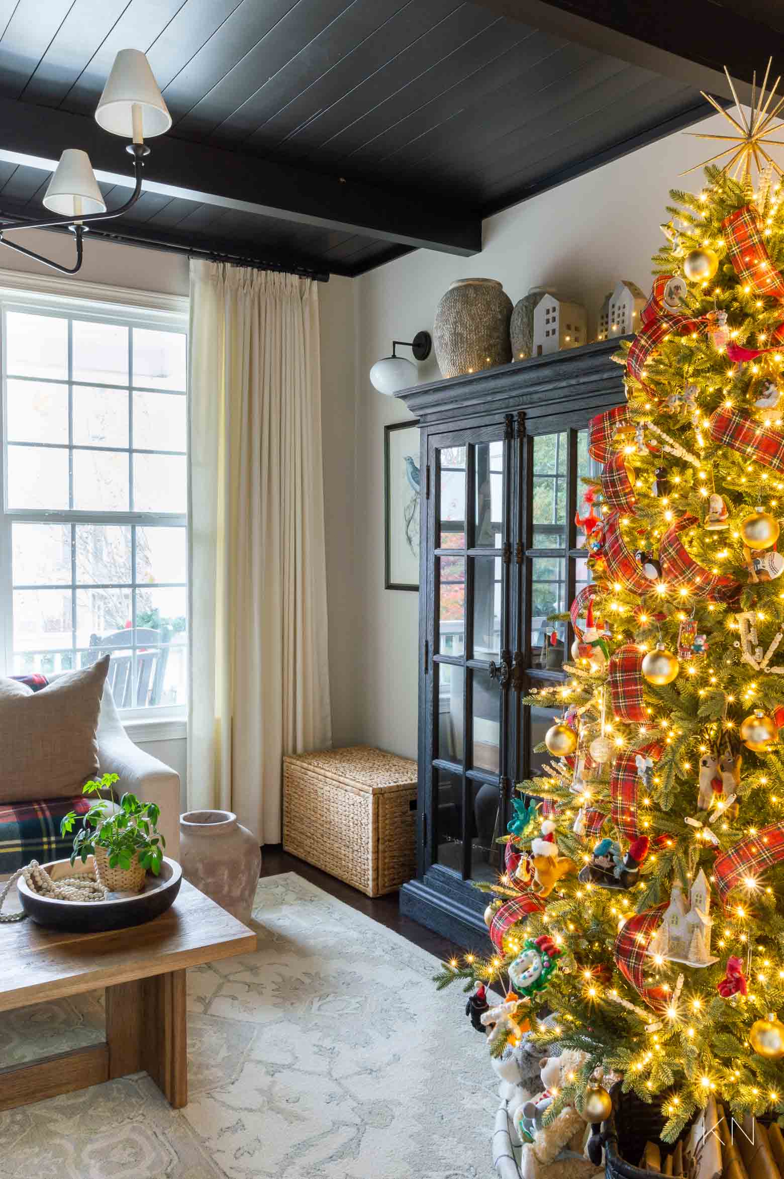 Classic Family Christmas Tree Decor and Ideas