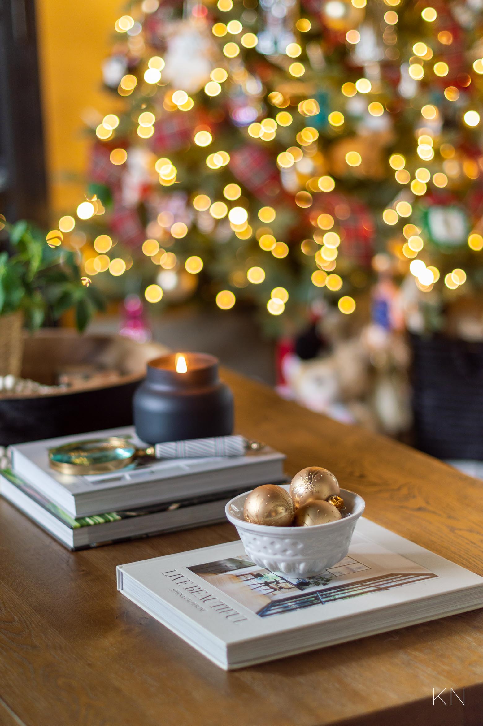 Simple Christmas Coffee Table Decor -- 2021 Christmas Home Tour