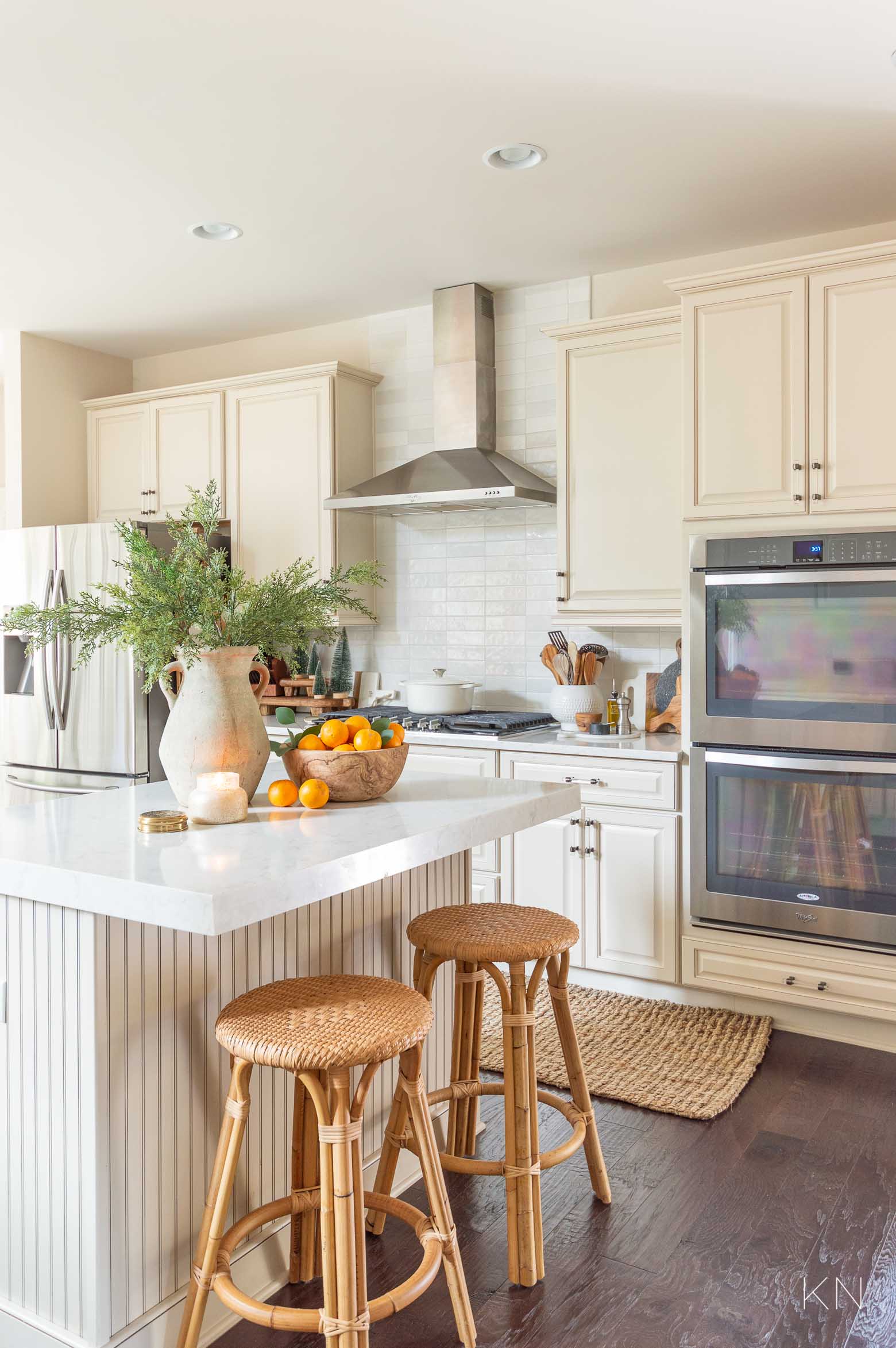 Simple Neutral Christmas Kitchen Deocr