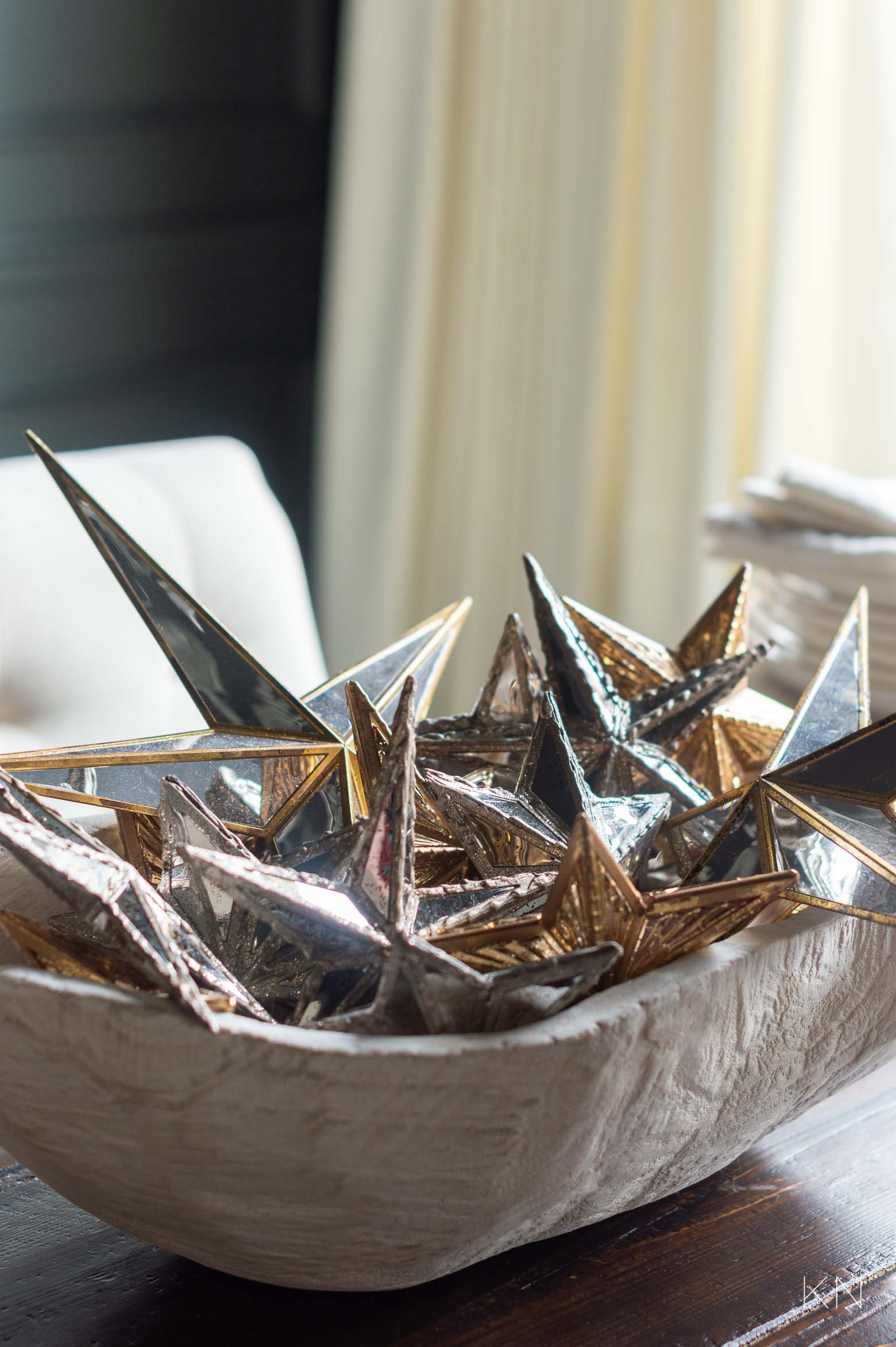 Mirrored Star Centerpiece in Christmas Dining Room