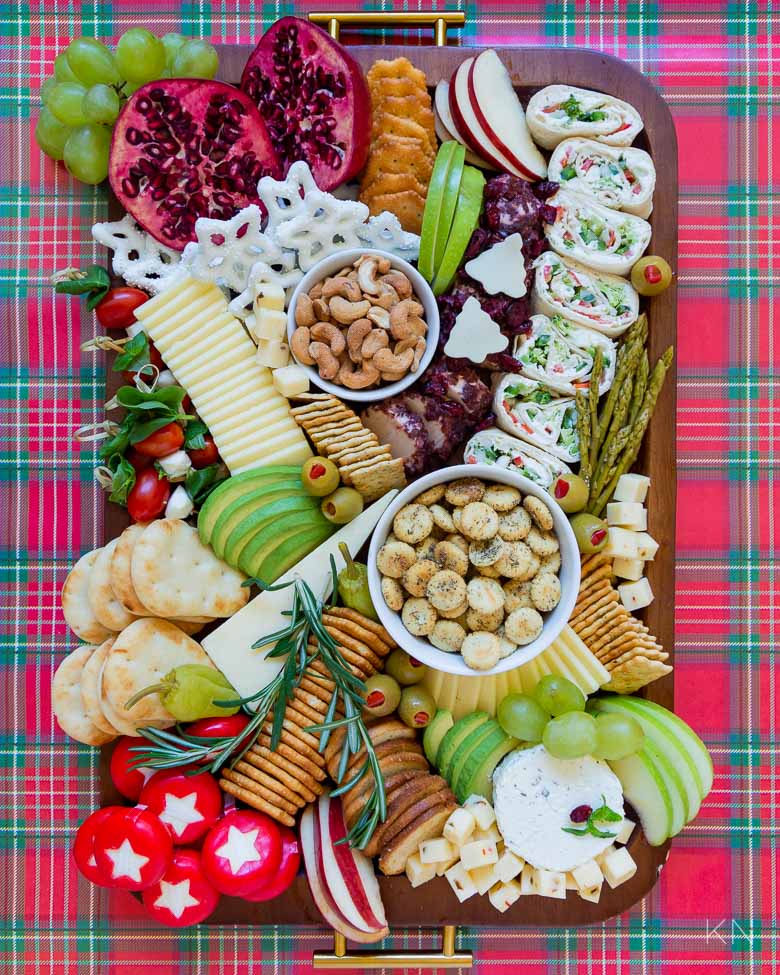 https://kelleynan.com/wp-content/uploads/2021/12/red-green-christmas-charcuterie-board.jpg