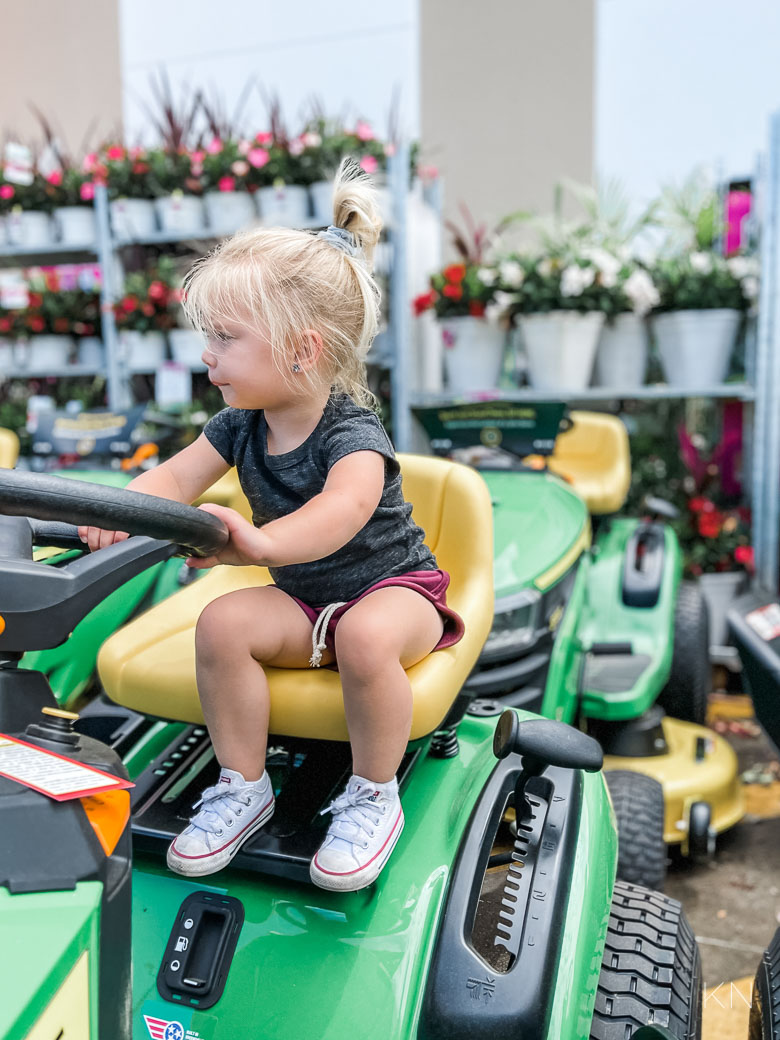 John Deere Riding Lawnmower