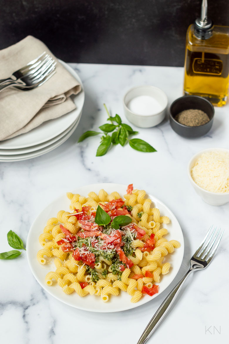 Easy Tomato and Pesto Pasta Recipe