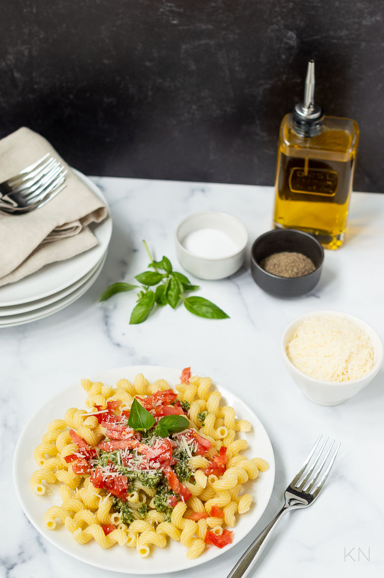 Easy Tomato Pesto Pasta Recipe