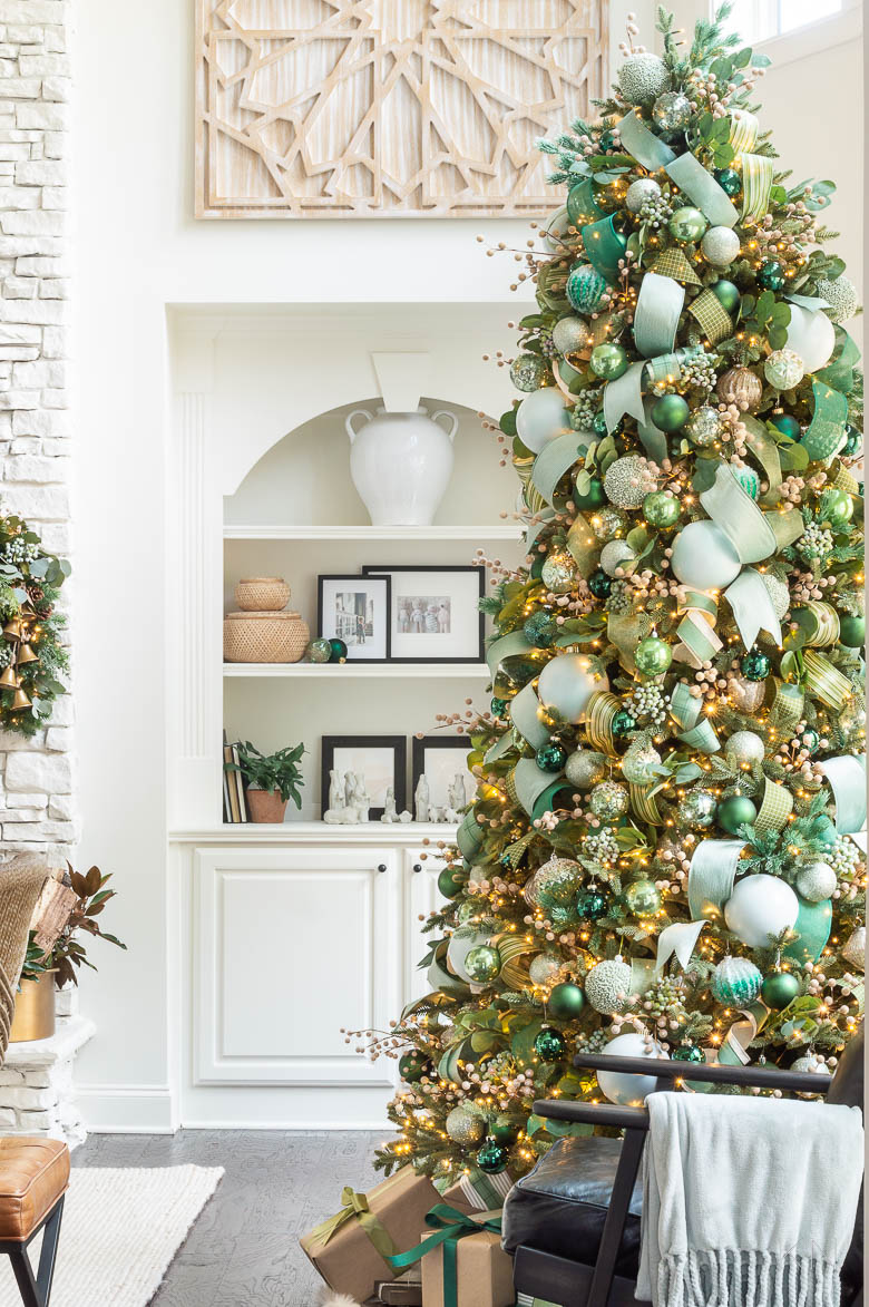Christmas Color Scheme Ideas -- All Green and Mint
