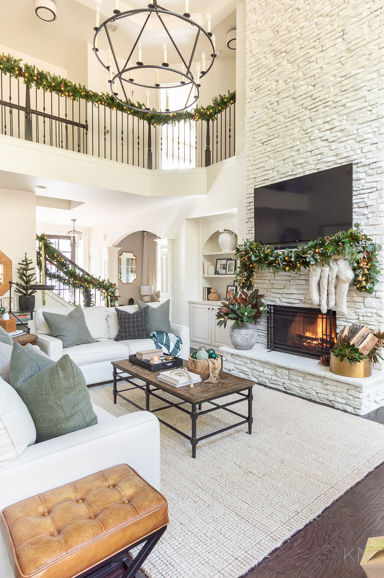 Living Room Christmas decor Ideas with Green