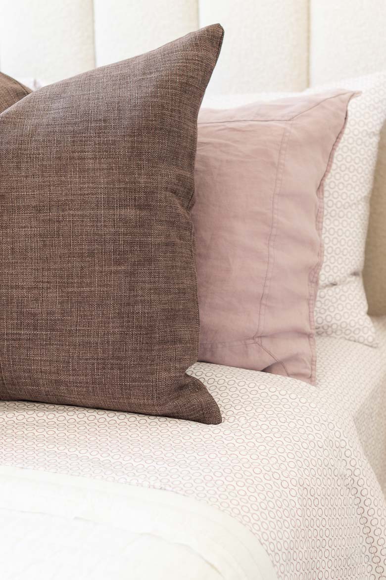 Purple Bedroom Bedding and Pillow Ideas