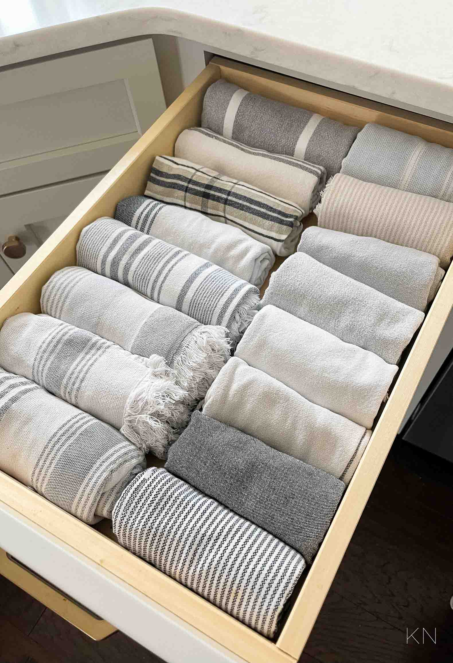 How to Store and Organize Kitchen Towels in the Kitchen