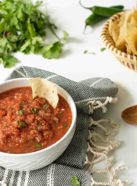 How to Make Homemade Salsa with Simple Ingredients