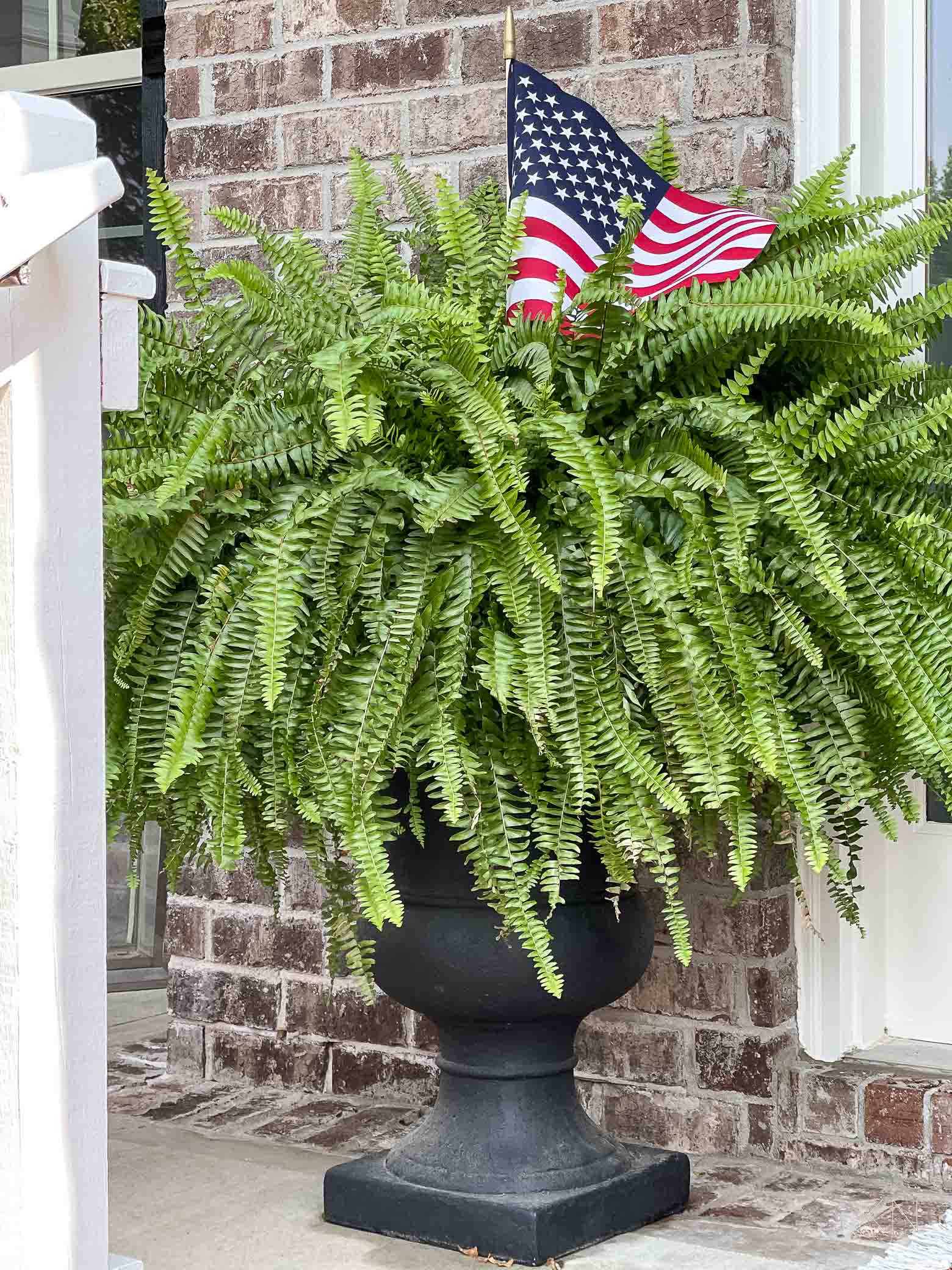 4th of July Outdoor Decor and a Patriotic Red, White, and Blue Front Porch